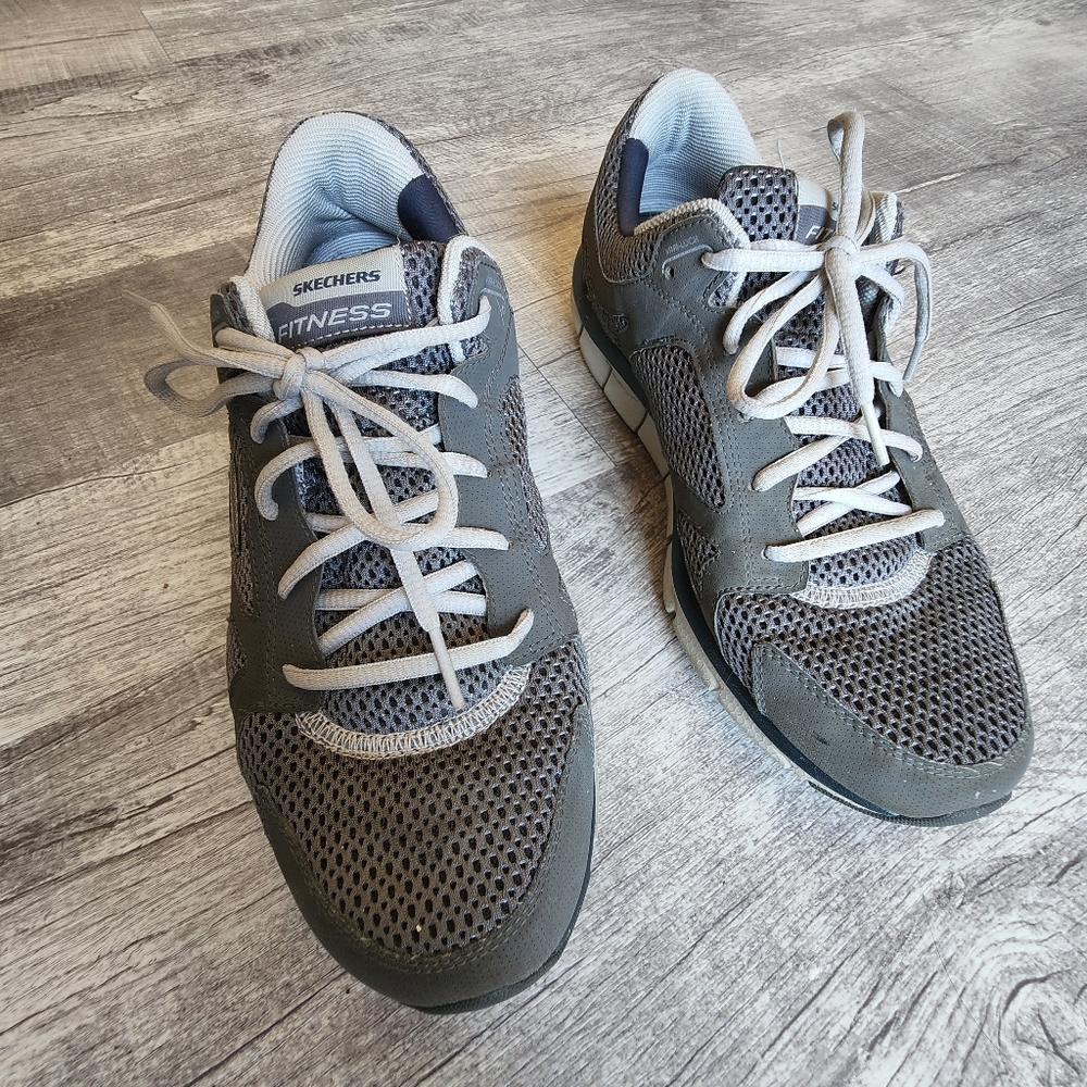 Men's Skechers Liv, sic-fit Sneakers, size 10